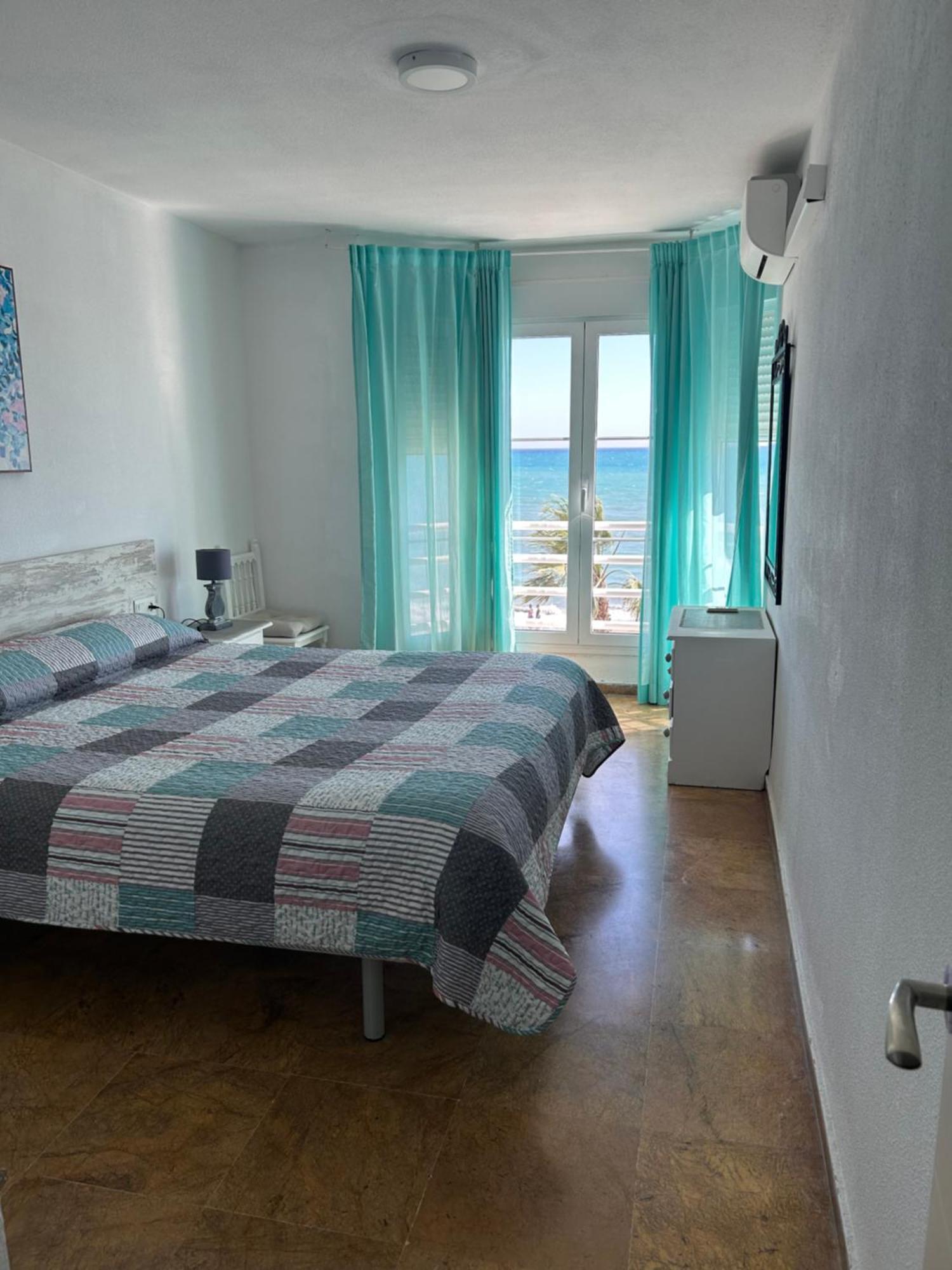 Apartamento Frente Al Mar,Primera Linea De Playa Rincón de la Victoria Exterior foto
